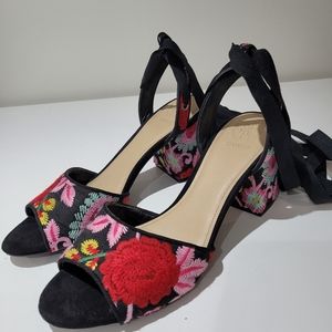 Guess floral embroidered heels with lace up ankle straps. Size 8.5.